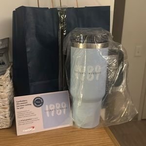 1989 taylor swift x capital one travel mug